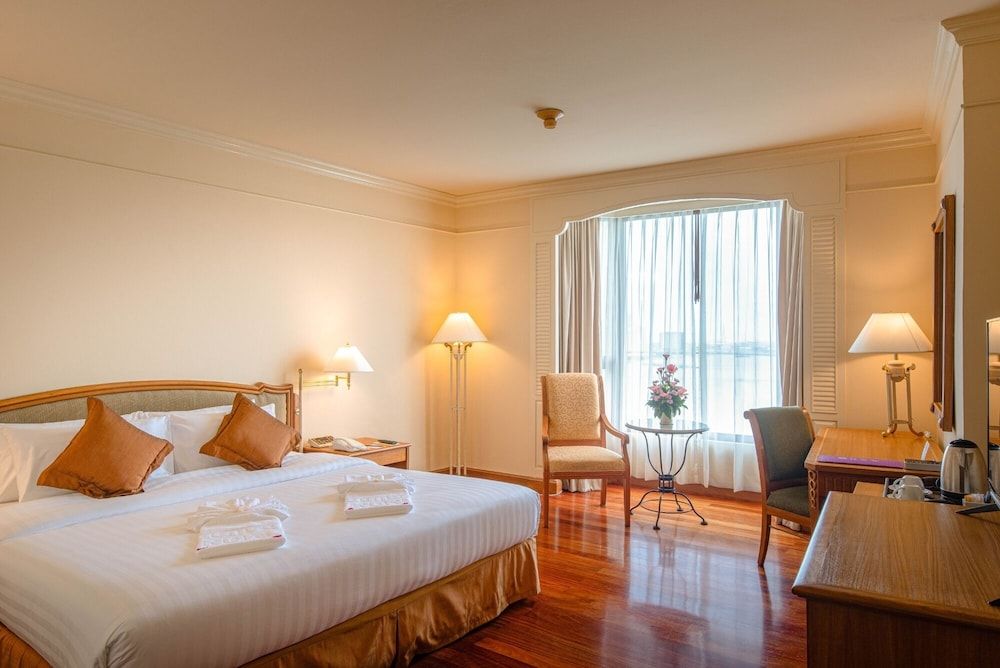 undefined Montien Riverside Hotel Bangkok 10