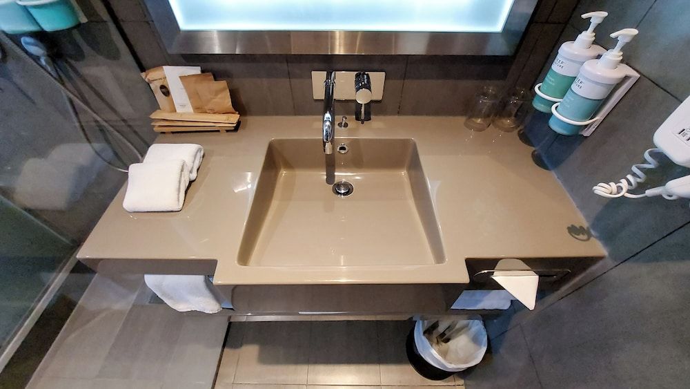 Novotel Bangkok Bangna Executive Room, 1 King Bed 7