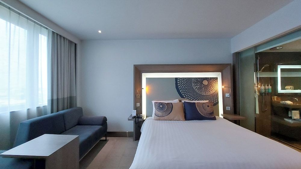 Novotel Bangkok Bangna Executive Room, 1 King Bed 5