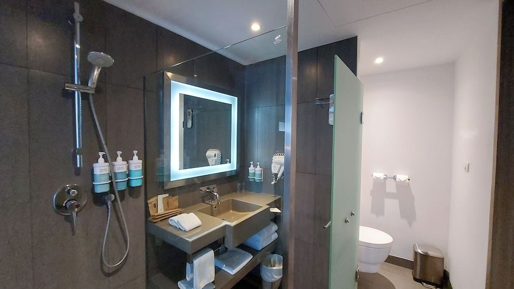 Novotel Bangkok Bangna Executive Room, 1 King Bed 6