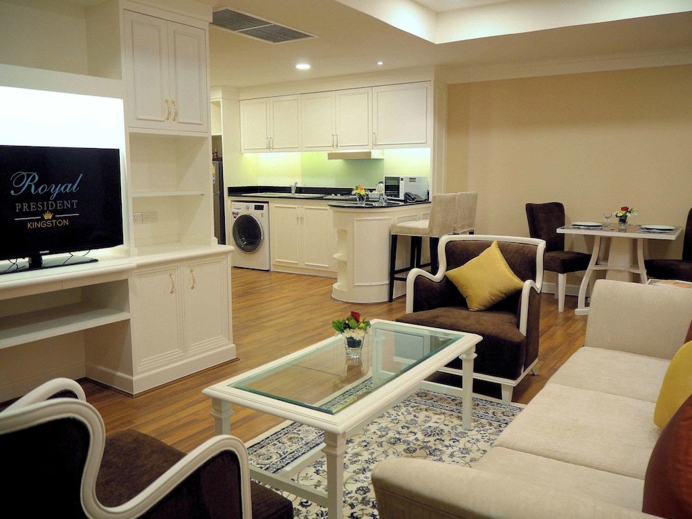 Royal President Bangkok Junior Suite, 1 King Bed 7