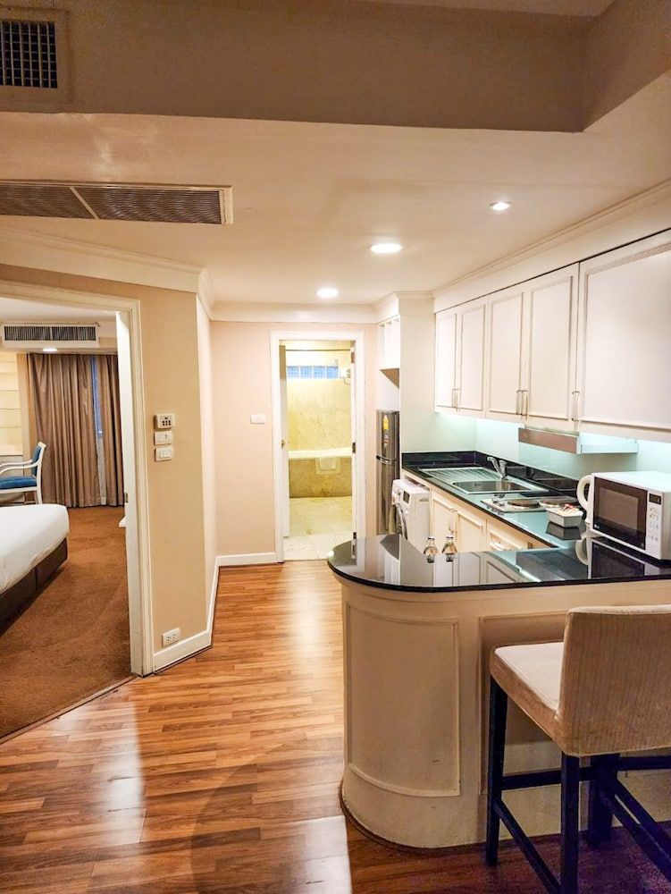 Royal President Bangkok Junior Suite, 1 King Bed