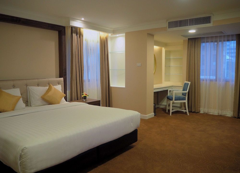 Royal President Bangkok Junior Suite, 1 King Bed 5