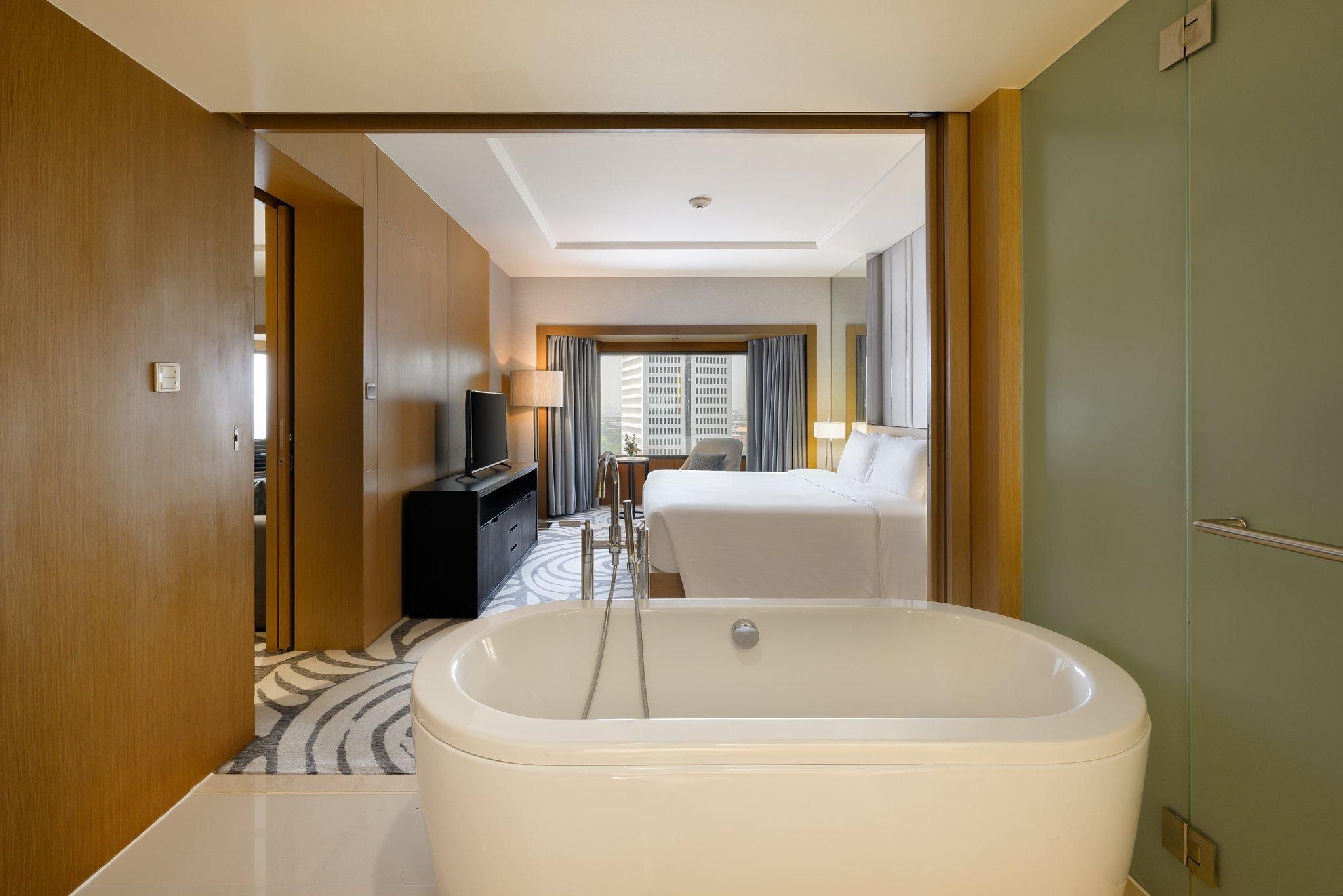 Executive Club King Suite