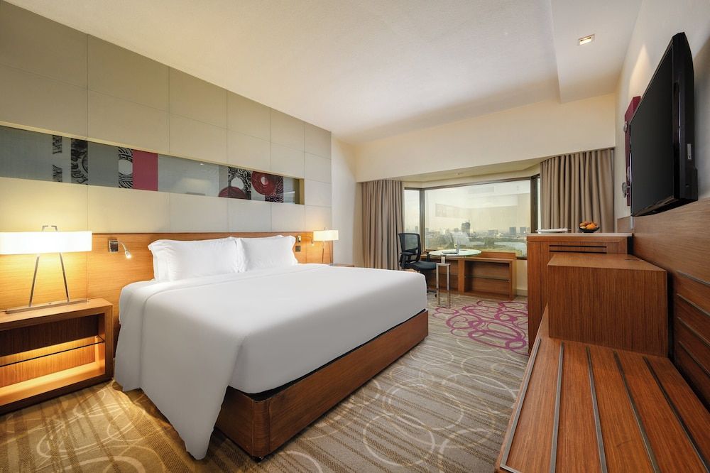 Deluxe Room, 1 King Bed (Deluxe Club)
