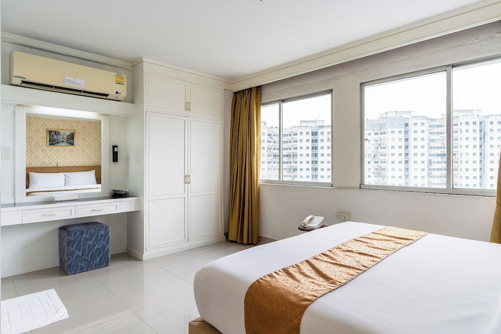 Summit Pavilion Studio Double Superior