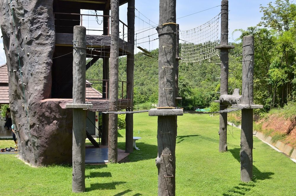 Ropes course (team building)