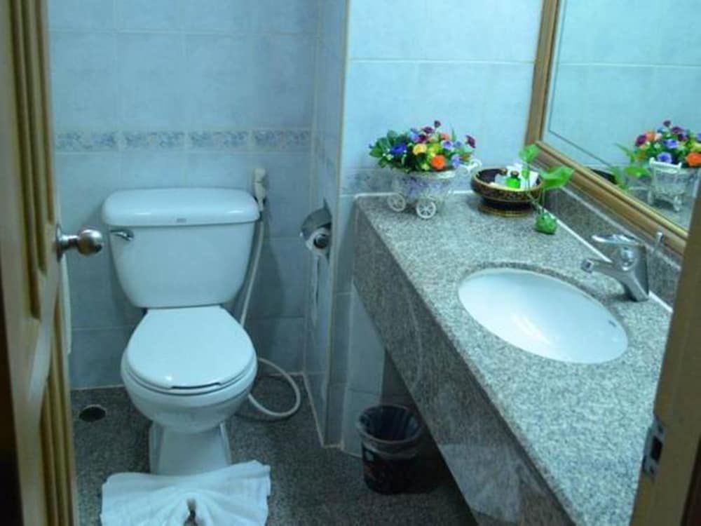 Bossotel Chiang Mai Superior Classic Room 6