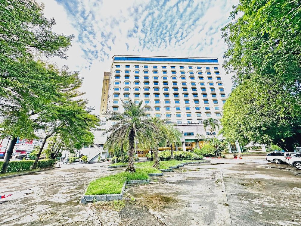 undefined Lanna Palace 2004 Hotel 8