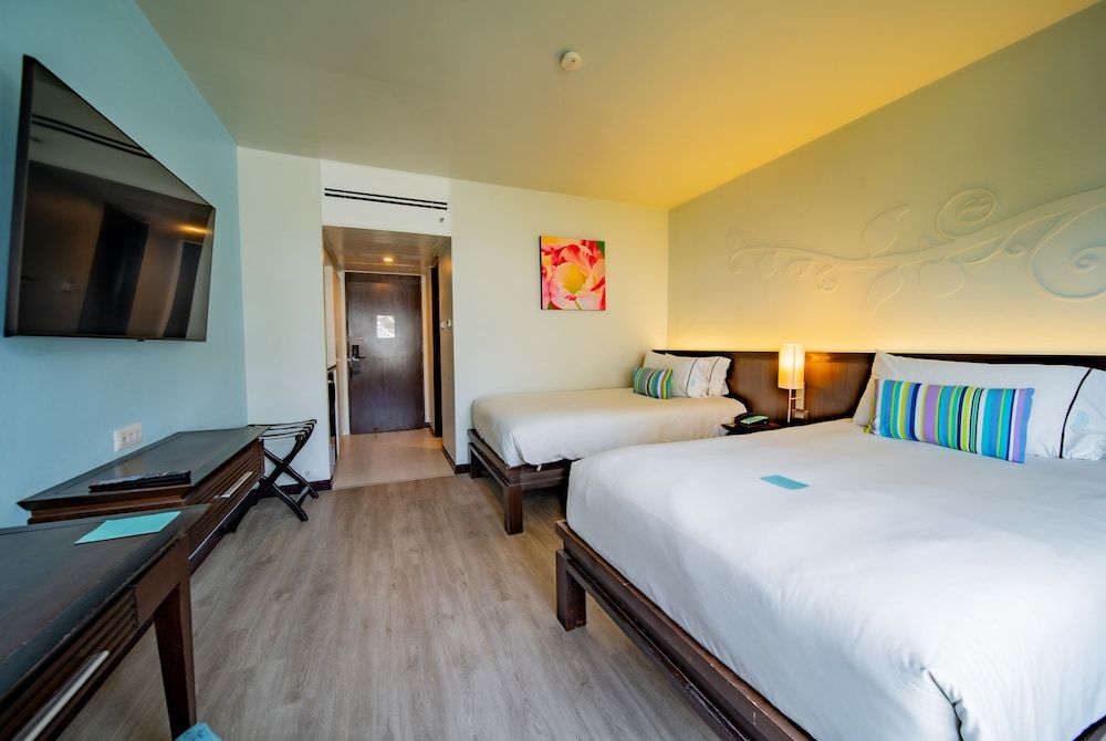 Deluxe Pool View Twin Bed