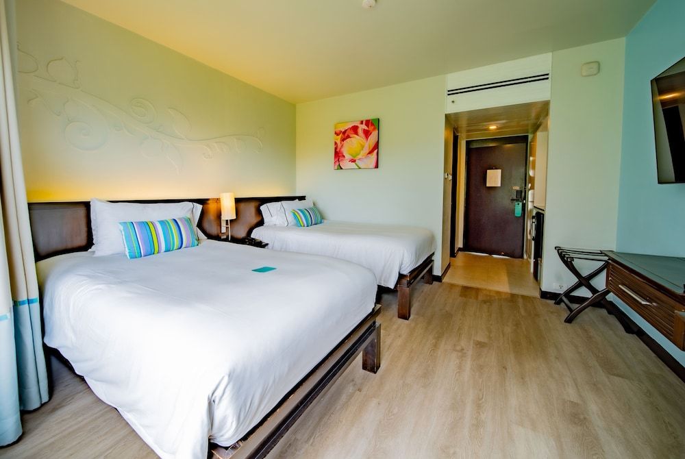 The Bayview Hotel Pattaya Deluxe Garden Twin Bed 2