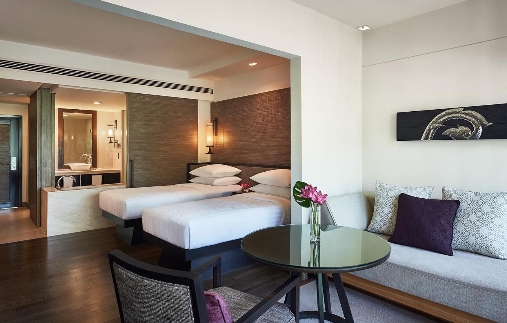 2 Twin Beds with Club Access