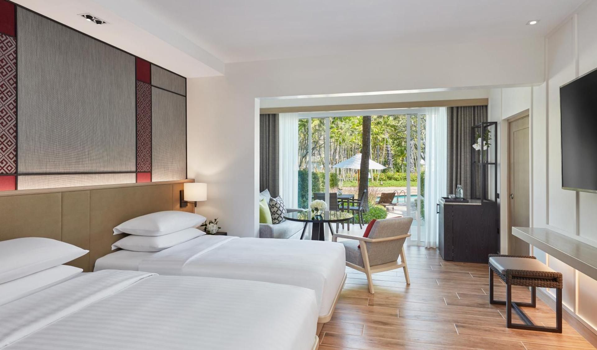 2 Twin Beds Pool Access