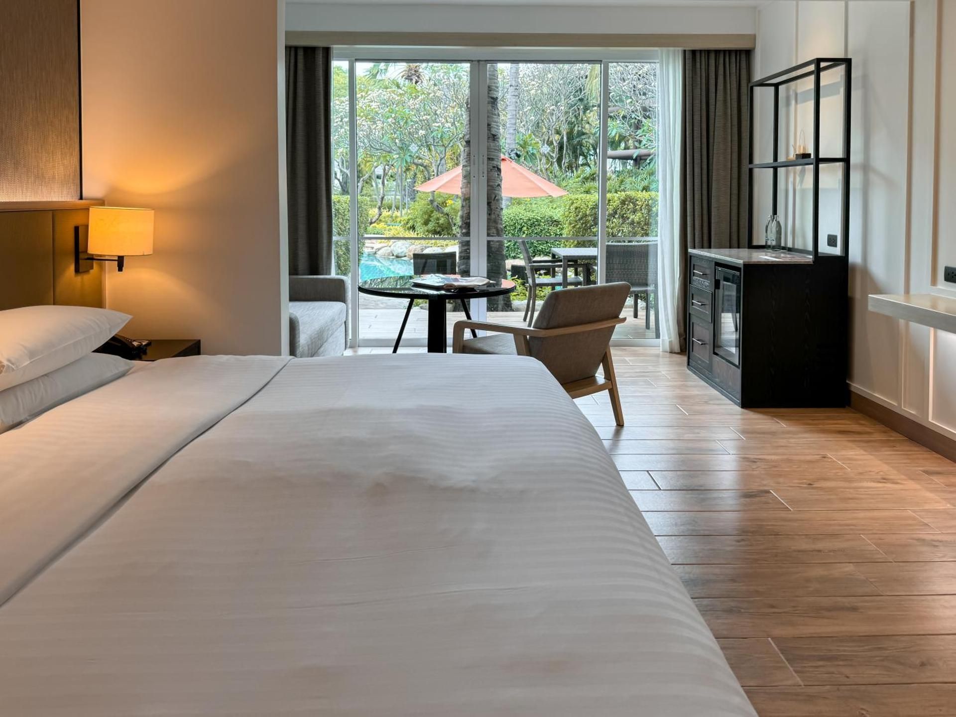 1 King Bed Pool Access