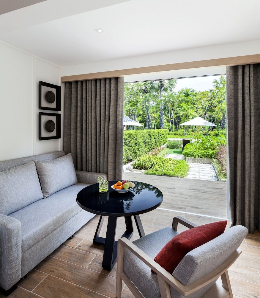 Room, Pool Access (2 Twin Beds)