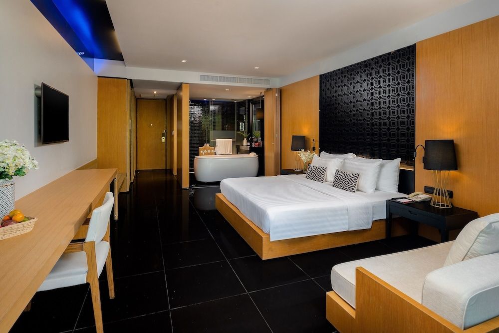 Deluxe Room, 1 King Bed (Jet Tub)
