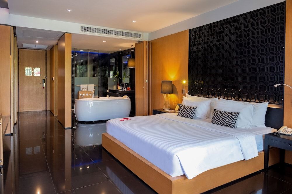 Deluxe Room, 1 King Bed (Jet Tub)