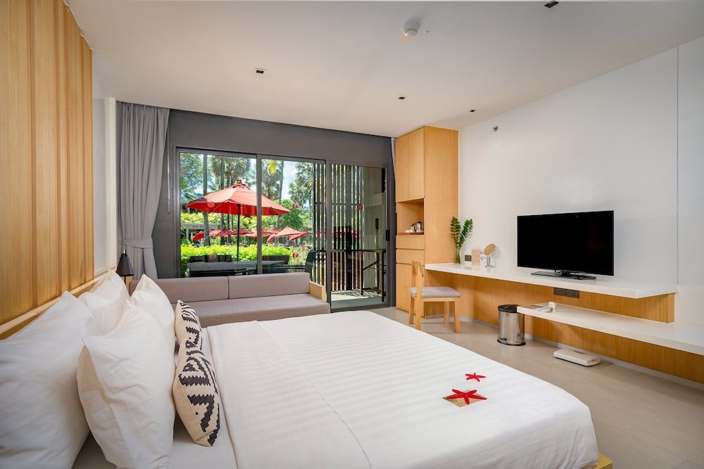 Deluxe Room, 1 King Bed (Lanai)