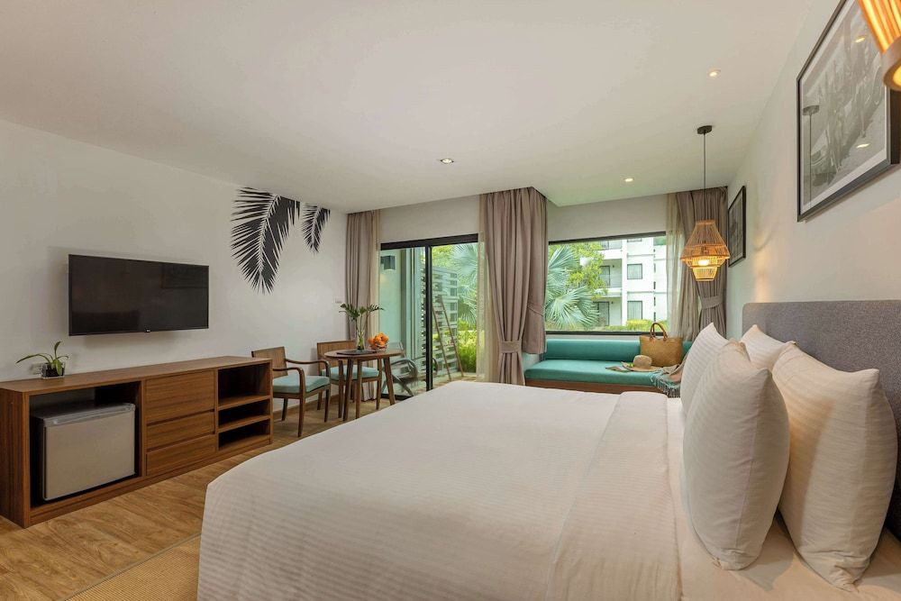 OUTRIGGER Khao Lak Beach Resort Deluxe Room, 1 King Bed, Terrace (Garden)