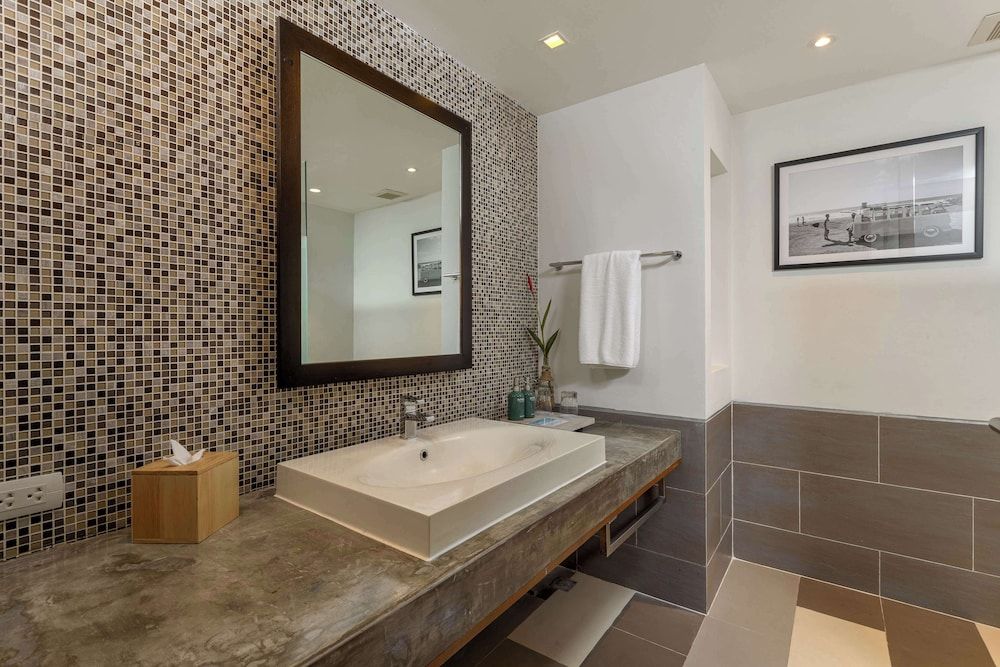 OUTRIGGER Khao Lak Beach Resort Deluxe Room, 1 King Bed, Terrace (Garden) 8