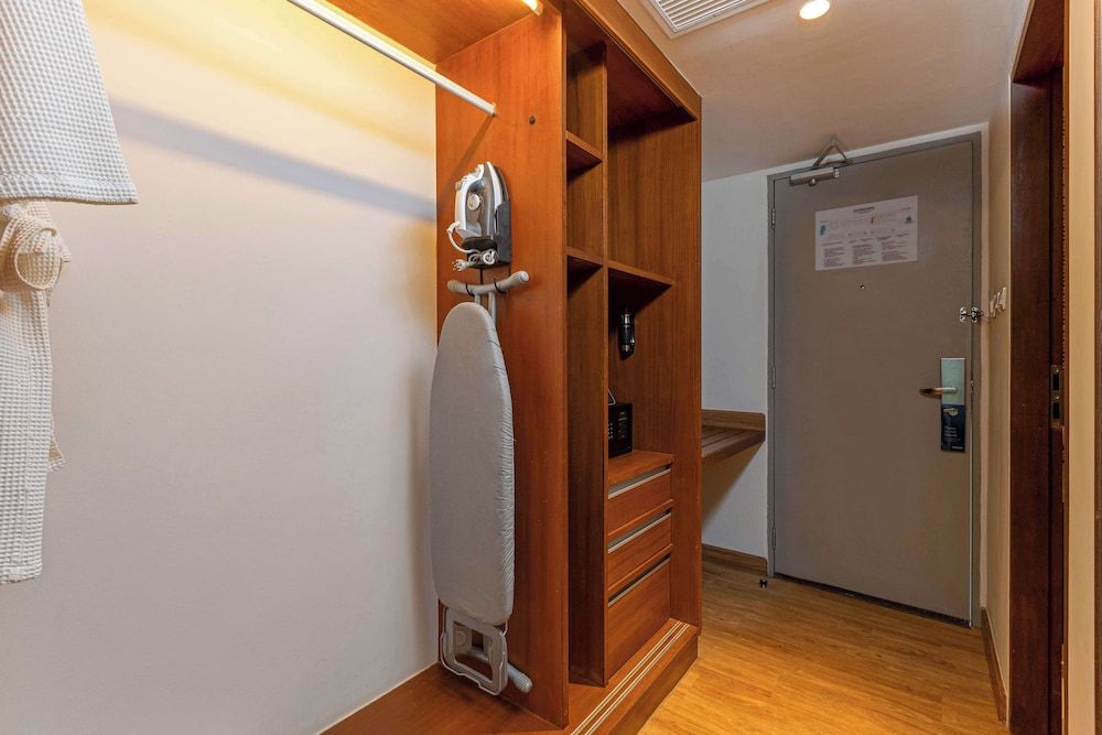 OUTRIGGER Khao Lak Beach Resort Deluxe Room, 1 King Bed, Terrace (Garden) 10