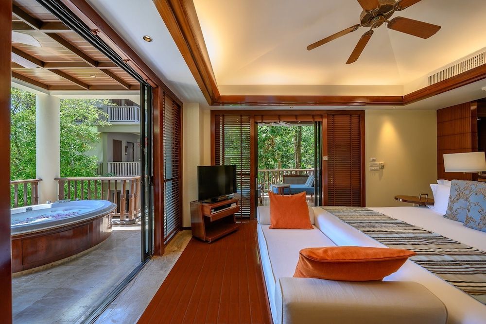 Deluxe Room, 1 King Bed, Garden View (Spa)