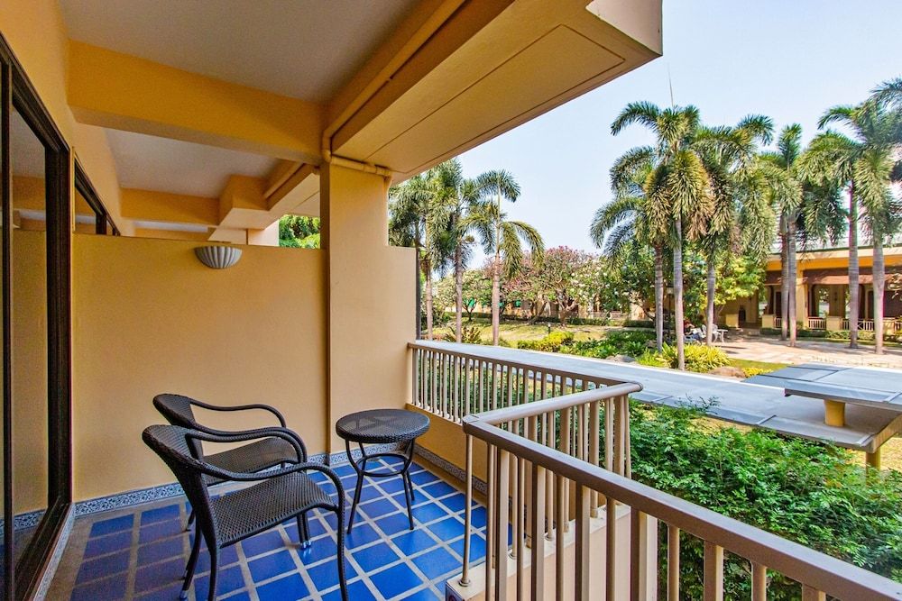 Dusit Thani Pattaya Deluxe Room, 2 Twin Beds 5