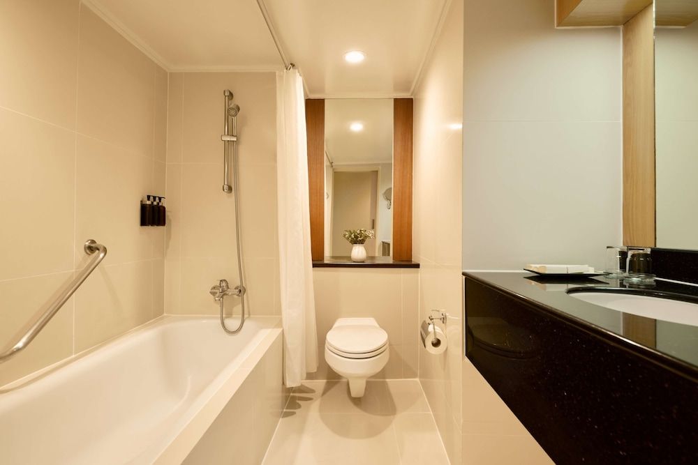 Dusit Thani Pattaya Deluxe Room, 2 Twin Beds 6