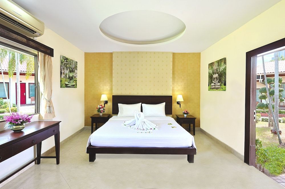 Thai Garden Resort Deluxe Bungalow 2