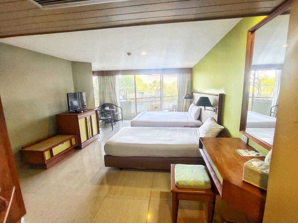 undefined Long Beach Cha-Am Hotel 7