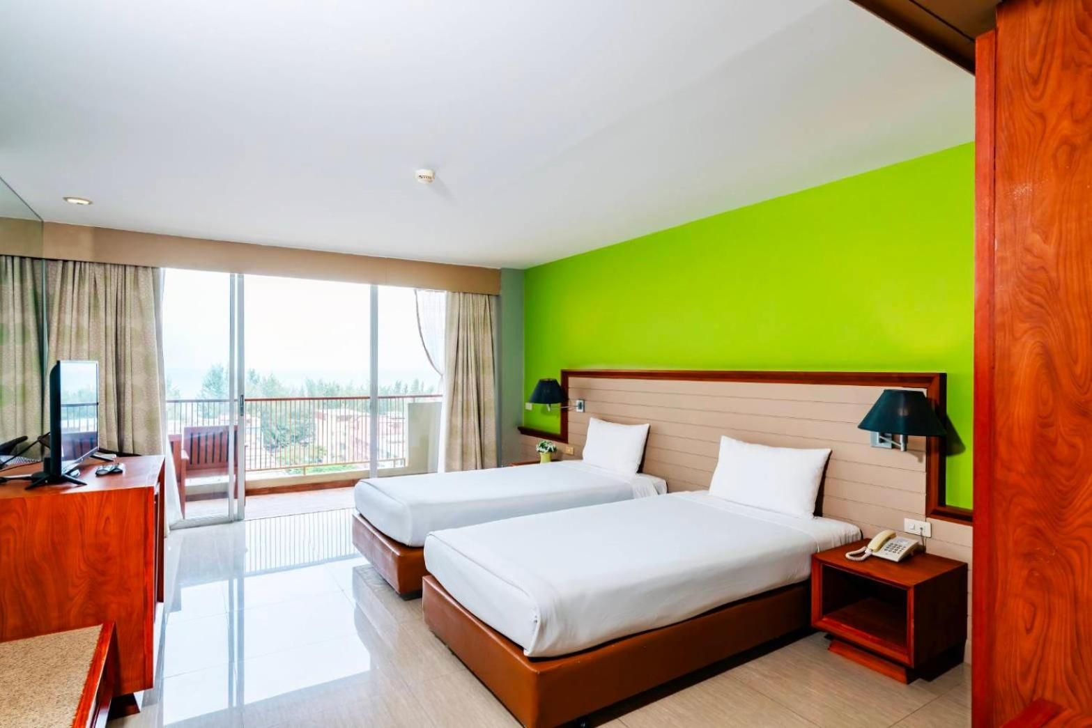 undefined Long Beach Cha-Am Hotel 3