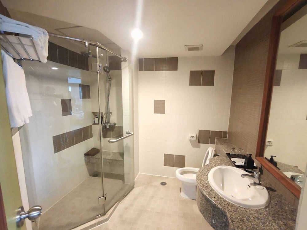 undefined Long Beach Cha-Am Hotel 9