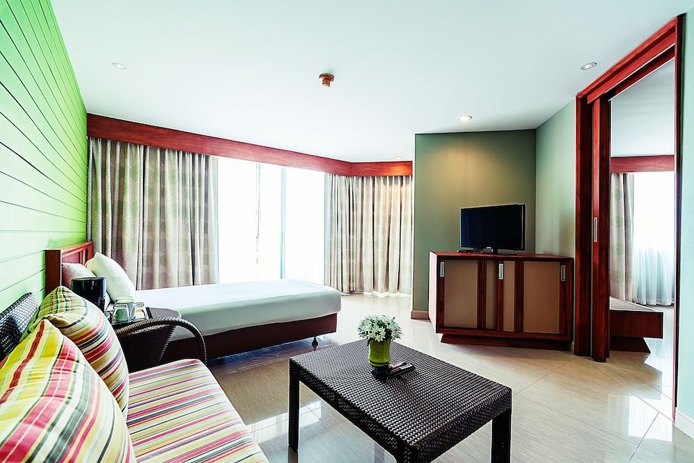undefined Long Beach Cha-Am Hotel 5