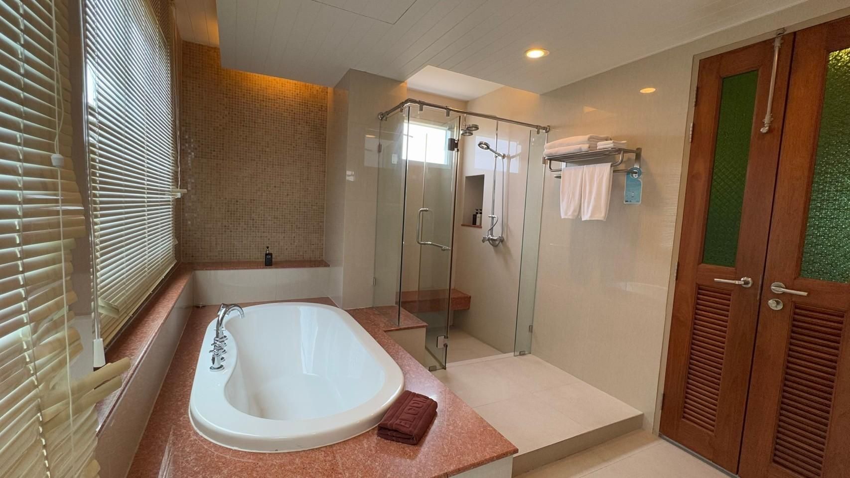 2 Bedroom Suite - 6 Person