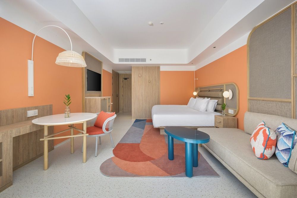 Centara Karon Resort Phuket Deluxe Room, 1 King Bed, Pool View 6