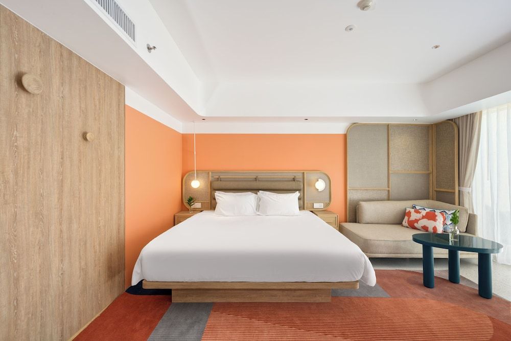 Centara Karon Resort Phuket Deluxe Room, 1 King Bed, Pool View 3