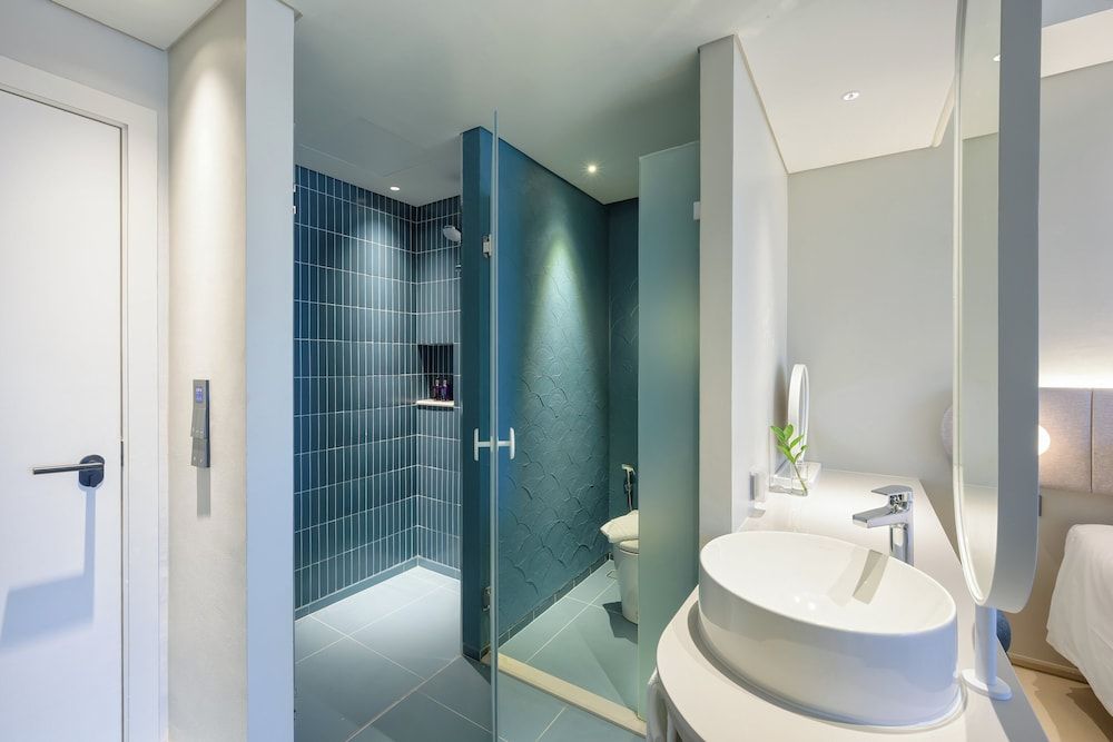 Centara Karon Resort Phuket Superior Twin Room, Ocean View 5