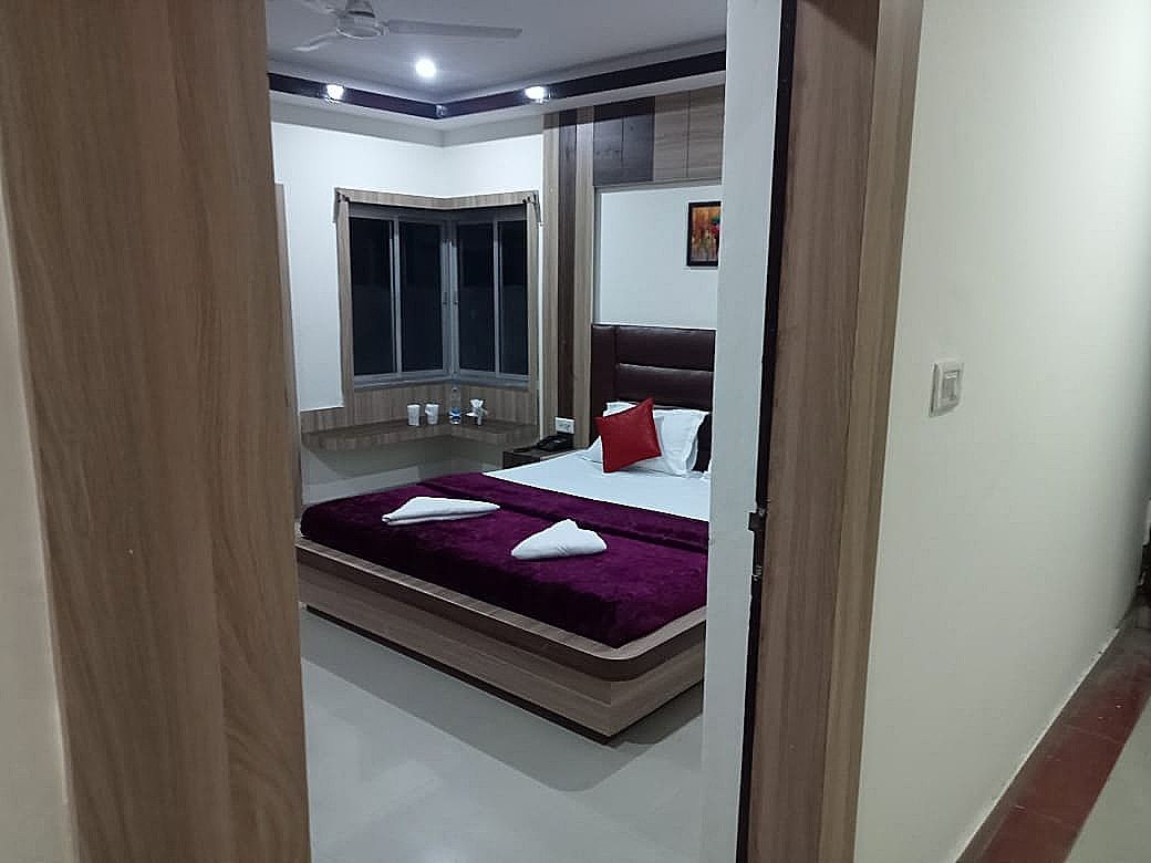 Hotel Hill Palace Deluxe Room 2