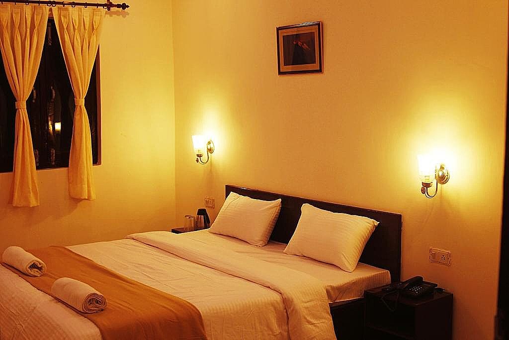 Hotel Hill Palace Deluxe Room 4