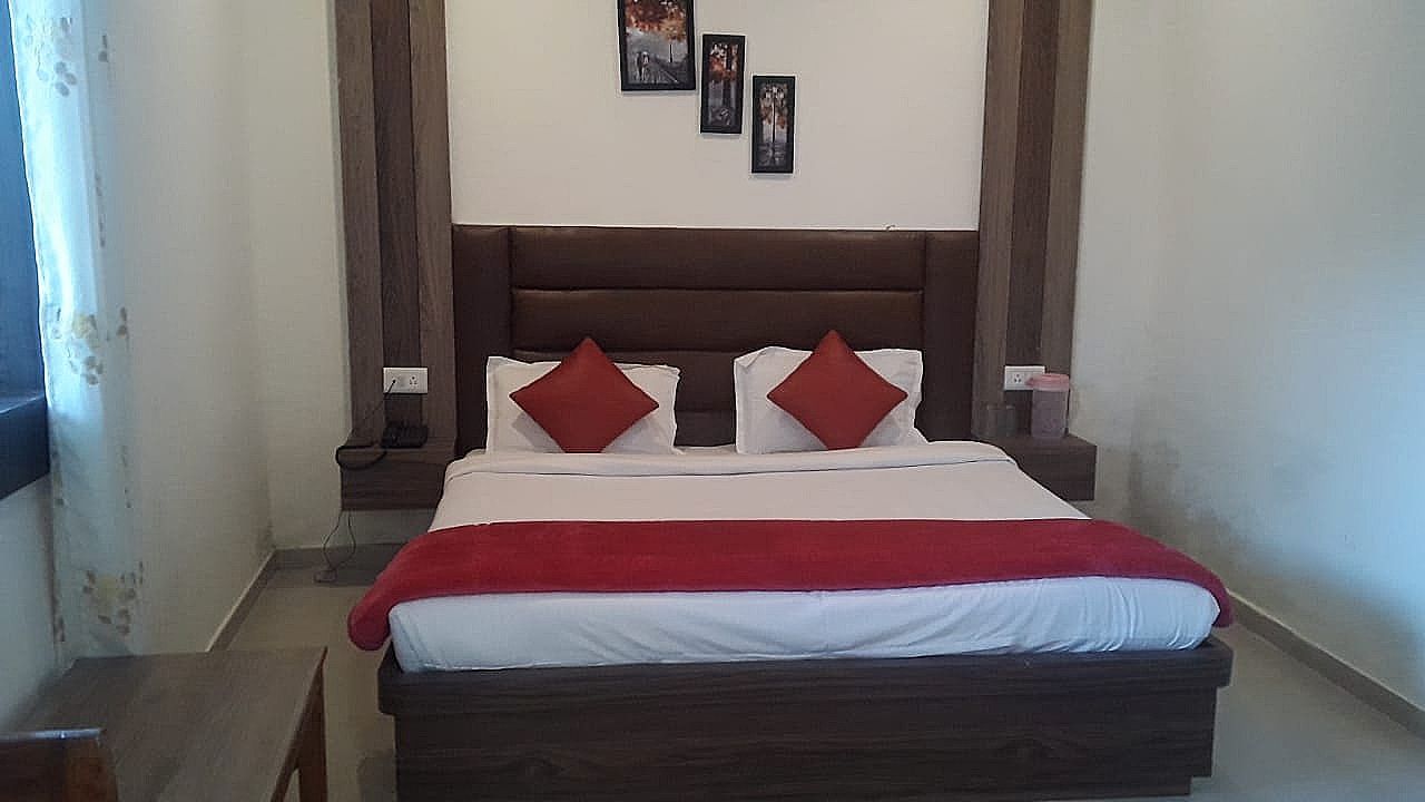 Hotel Hill Palace Deluxe Room 5