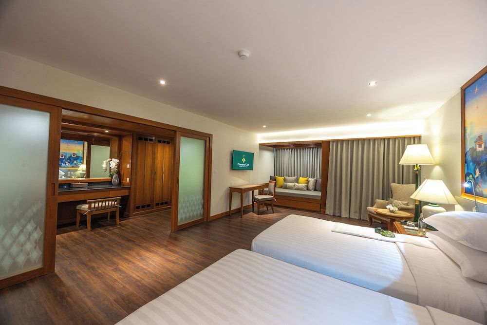 Grand Suite, 2 Twin Beds, Jetted Tub (Grand Jacuzzi Suite)