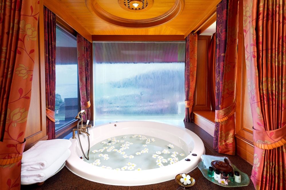 Diamond Cliff Resort & Spa, Patong Beach Romantic Suite 8