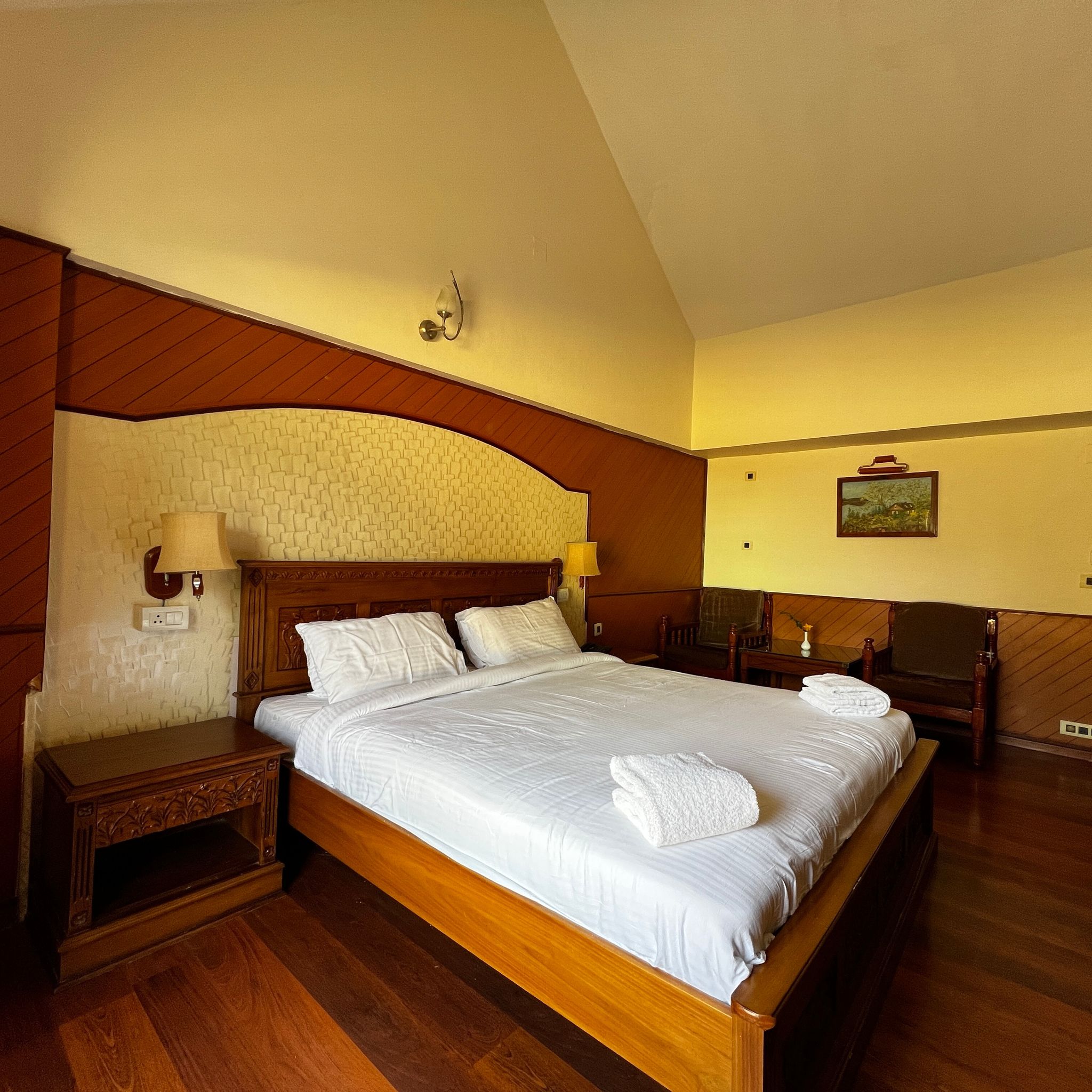 Jc Residency Kodaikanal Superior Deluxe Room 4
