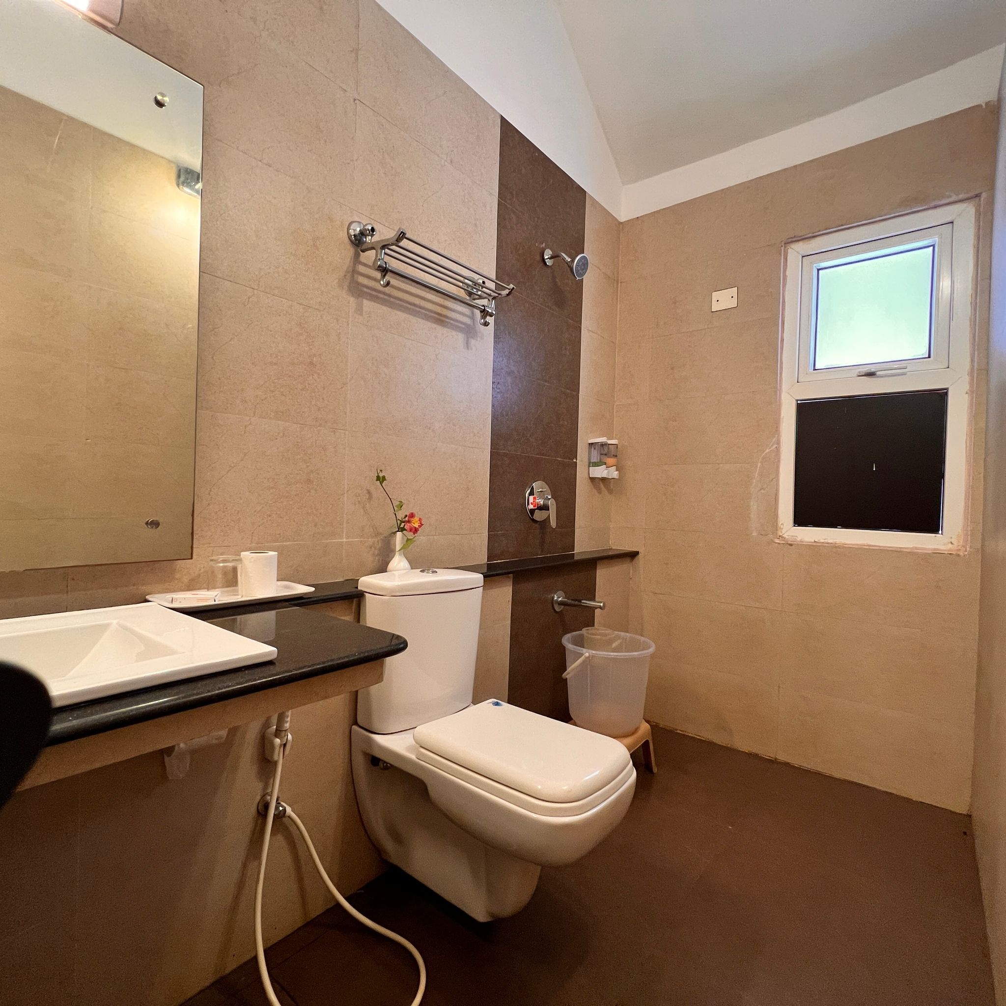 Jc Residency Kodaikanal Superior Deluxe Room 6