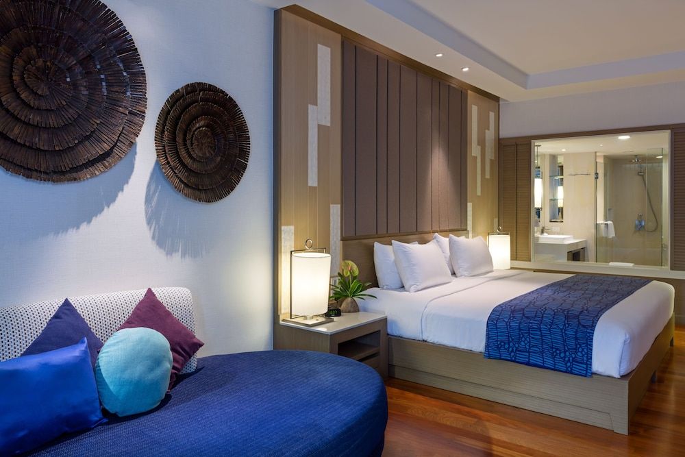 Holiday Inn Resort Phuket by IHG Suite, 1 King Bed, Pool View (Furnished Balcony) 3