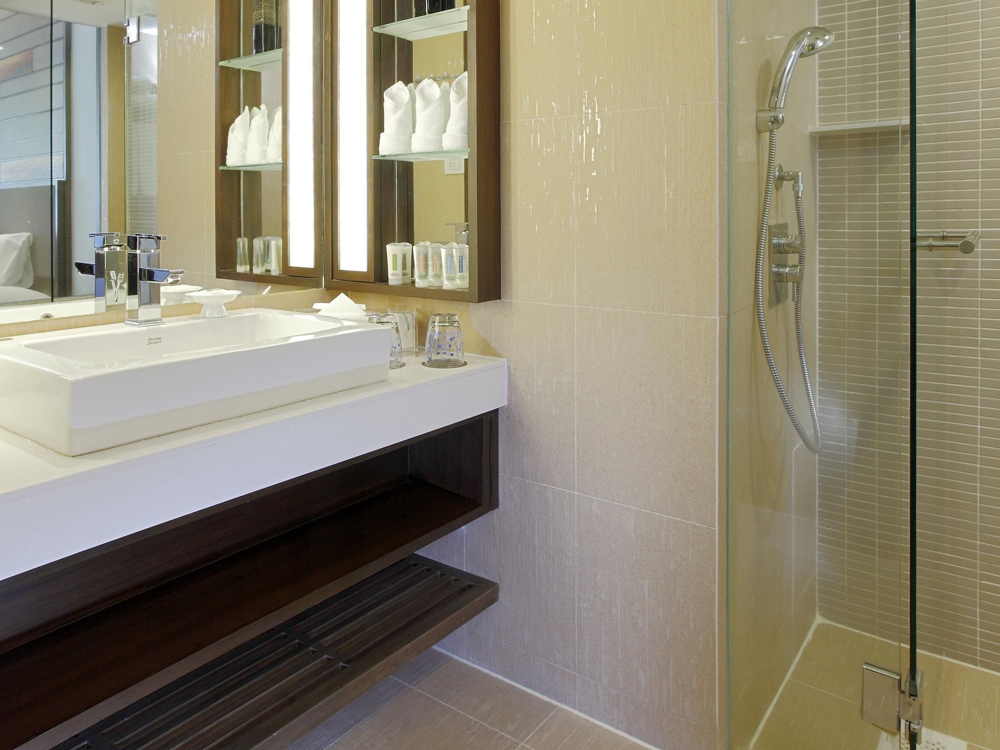 Holiday Inn Resort Phuket by IHG 1 King Bed Standard 3