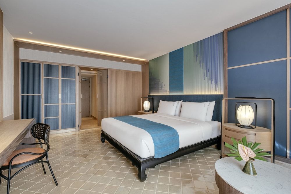Premium Room, 1 King Bed, Balcony, City View