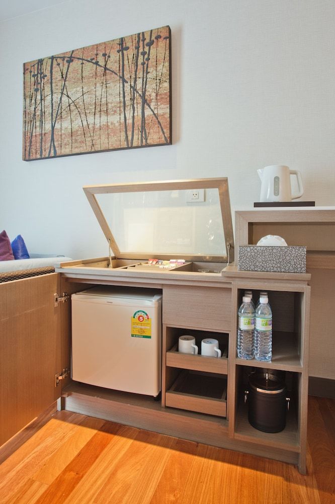 Holiday Inn Resort Phuket by IHG Suite, 1 King Bed, Pool View (Furnished Balcony) 12