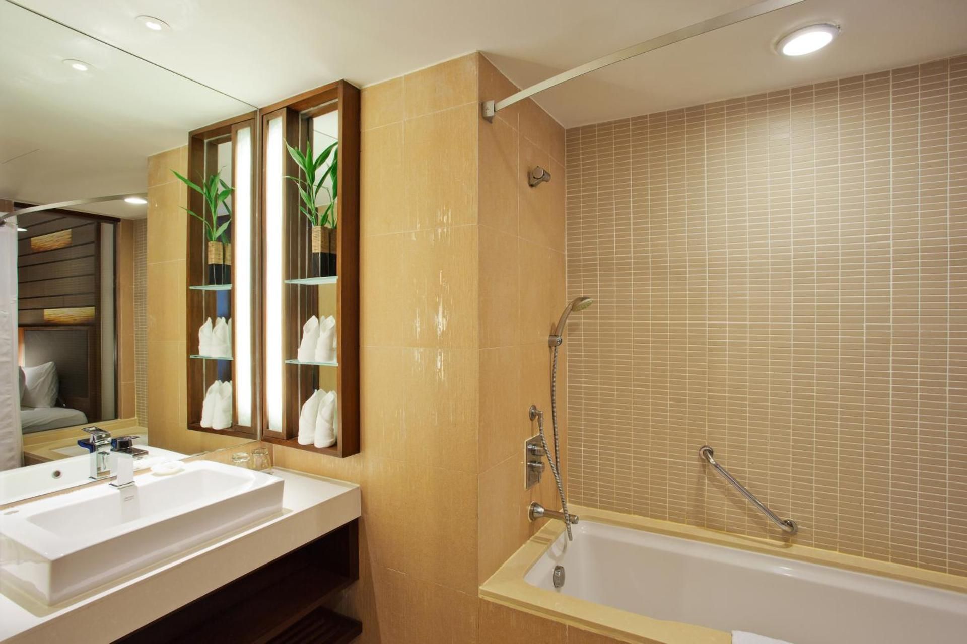 1 King Bed 2 Single Bed Family Suite