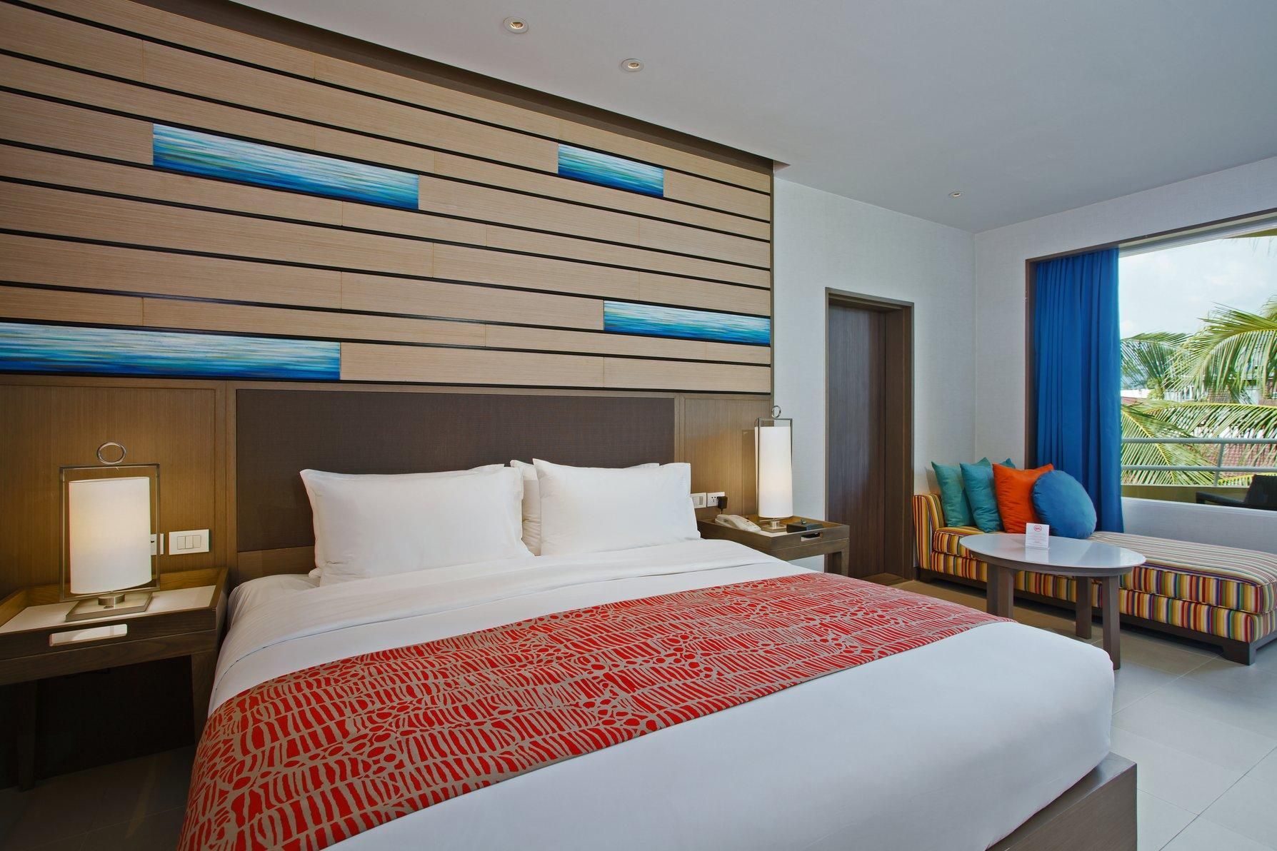 1 King Bed 2 Single Bed Family Suite